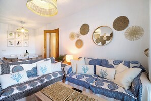 TV - Apartment 'Leprince' with Shared Pool, Wi-Fi and Air Conditioning (Chiclana de la Frontera)