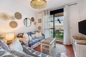 TV - Apartment 'Leprince' with Shared Pool, Wi-Fi and Air Conditioning (Chiclana de la Frontera)