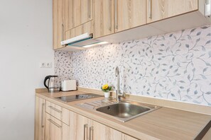 Fridge, microwave, stovetop, coffee/tea maker