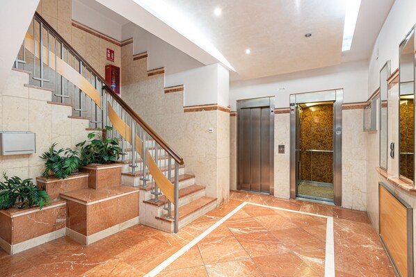 المنشأة من الداخل