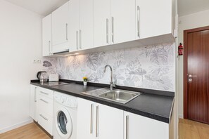 Fridge, microwave, stovetop, coffee/tea maker