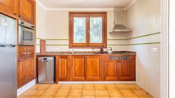 KĂŒhlschrank, Mikrowelle, Ofen, Herdplatte