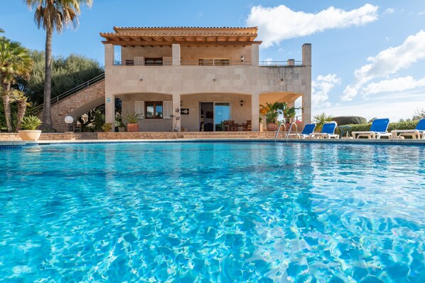 Pool - Apartment 'Residencial Planta Baja Vista Mar' with Sea View, Shared Pool and Wi-Fi (Santanyi)