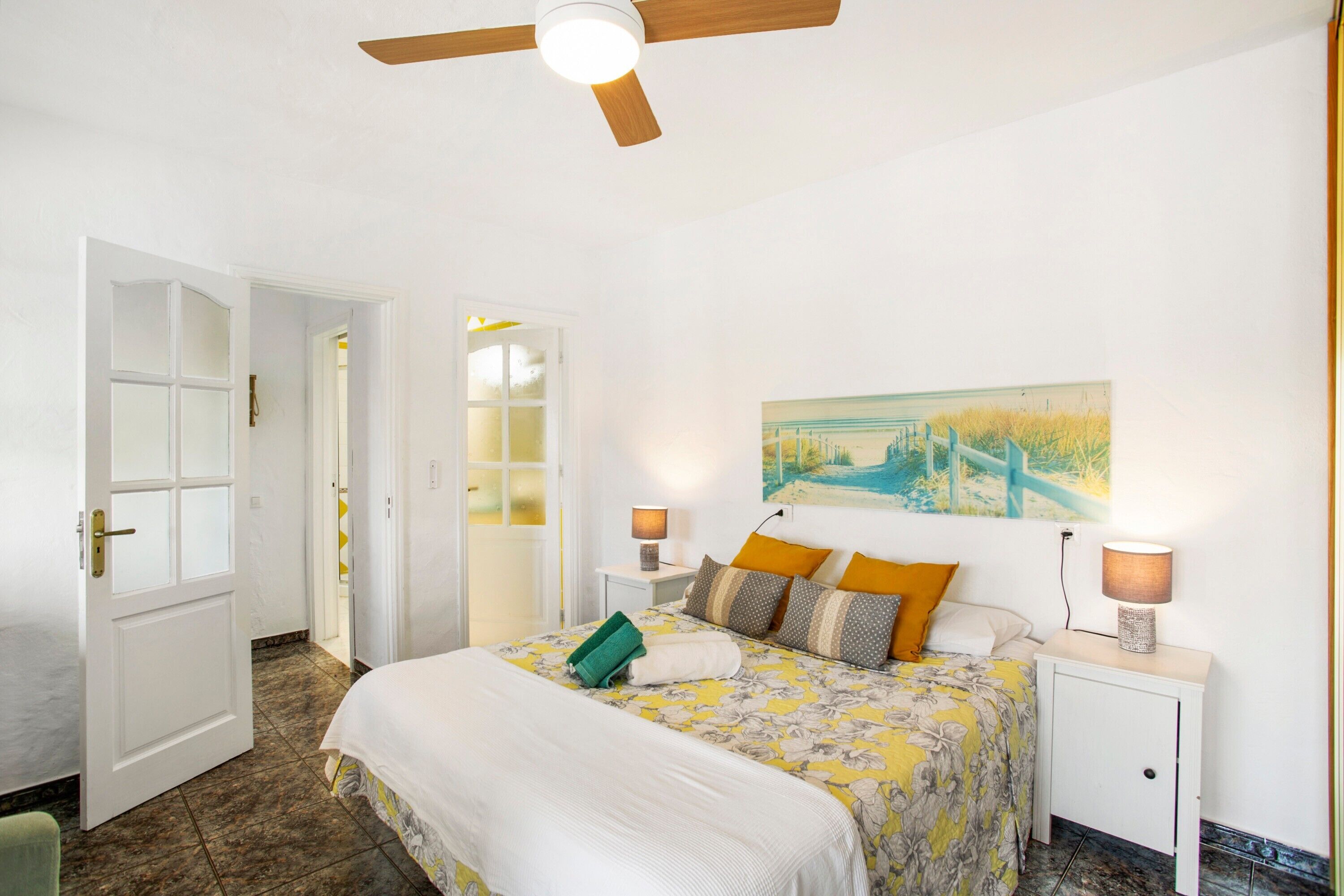 2 bedrooms, iron/ironing board, free WiFi, bed sheets
