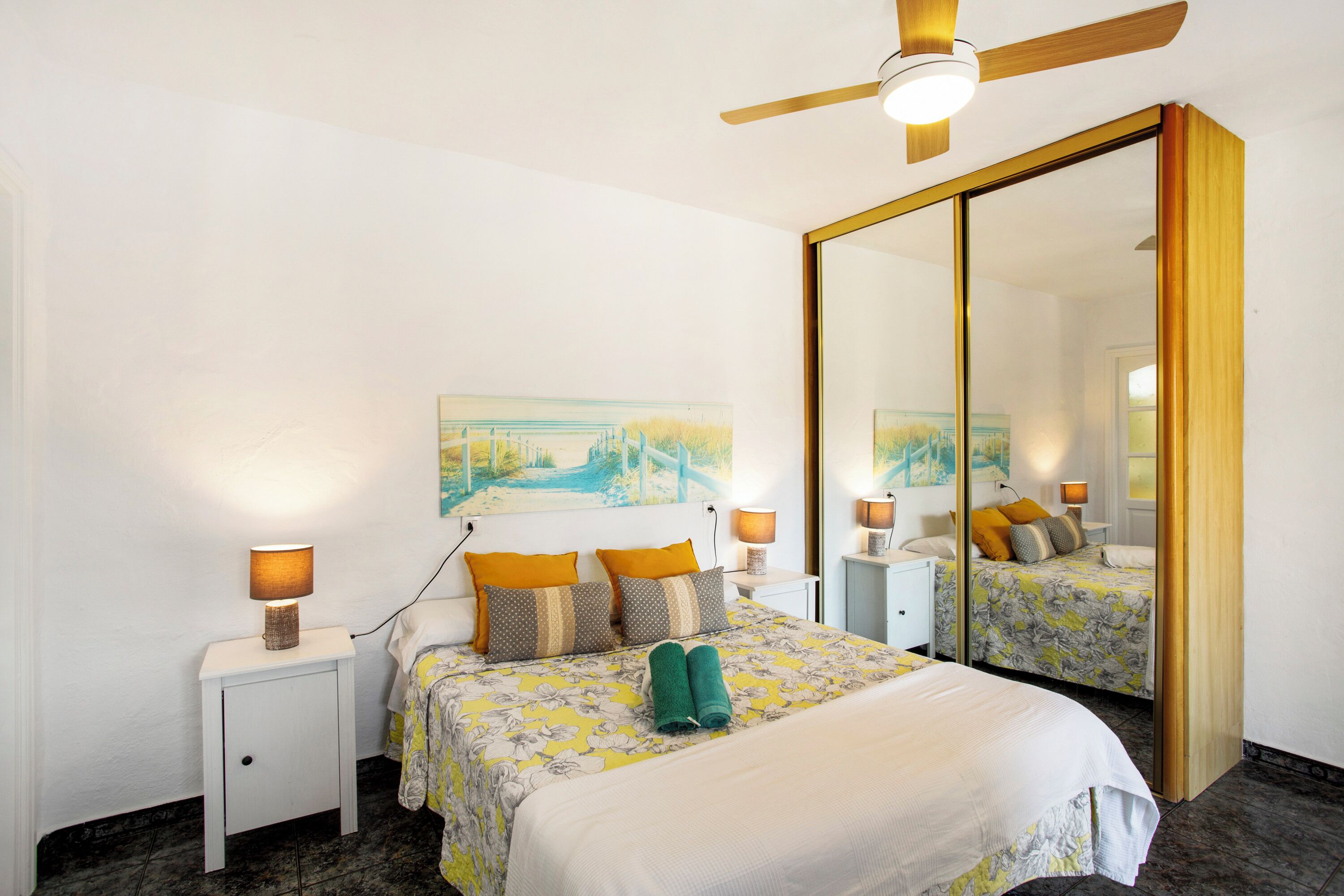 2 slaapkamers, een strijkplank/strijkijzer, gratis wifi, beddengoed