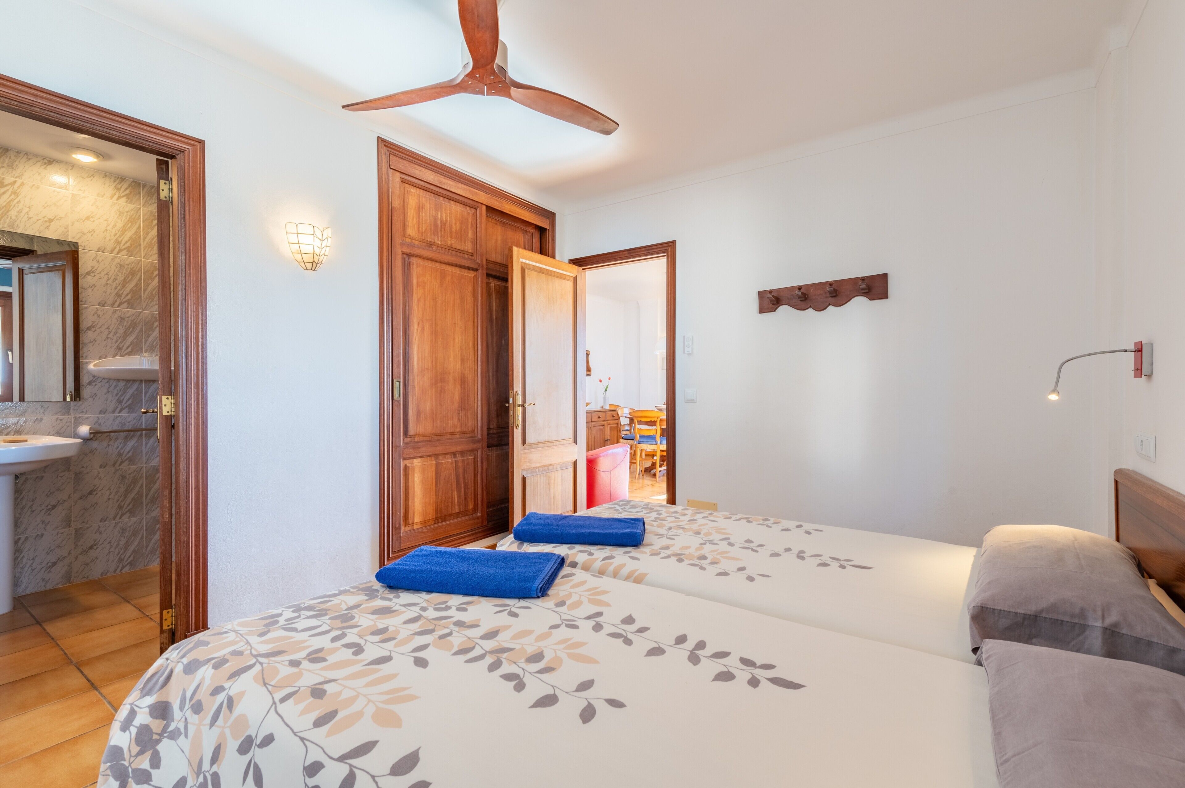 2 chambres, fer et planche à repasser, Wi-Fi gratuit, draps fournis