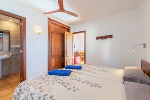 2 habitaciones, tabla de planchar con plancha y wifi gratis 