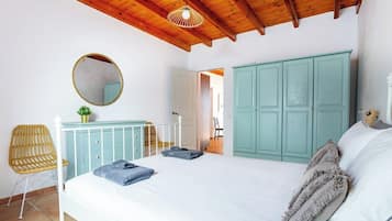 1 habitación, tabla de planchar con plancha, wifi gratis y ropa de cama