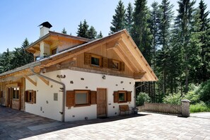 Exterior - Vacation apartment "Unterurbanhof Die Eins" with mountain view, terrace with garden and sauna. (Unsere Liebe Frau im Walde St Felix)