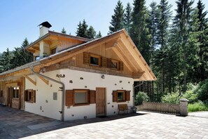 Exterior - Vacation apartment "Unterurbanhof Die Eins" with mountain view, terrace with garden and sauna. (Unsere Liebe Frau im Walde St Felix)