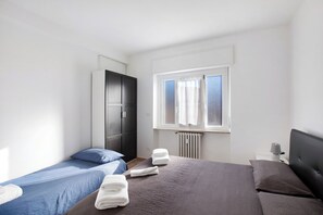 1 chambre, fer et planche à repasser, Wi-Fi gratuit, draps fournis