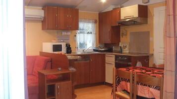 雪櫃、微波爐、焗爐、爐具