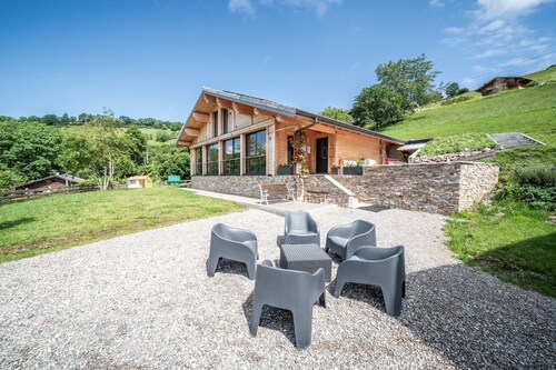 Chalet "Gîtes Le Titlis" avec vue sur la montagne, piscine privée et Wi-Fi