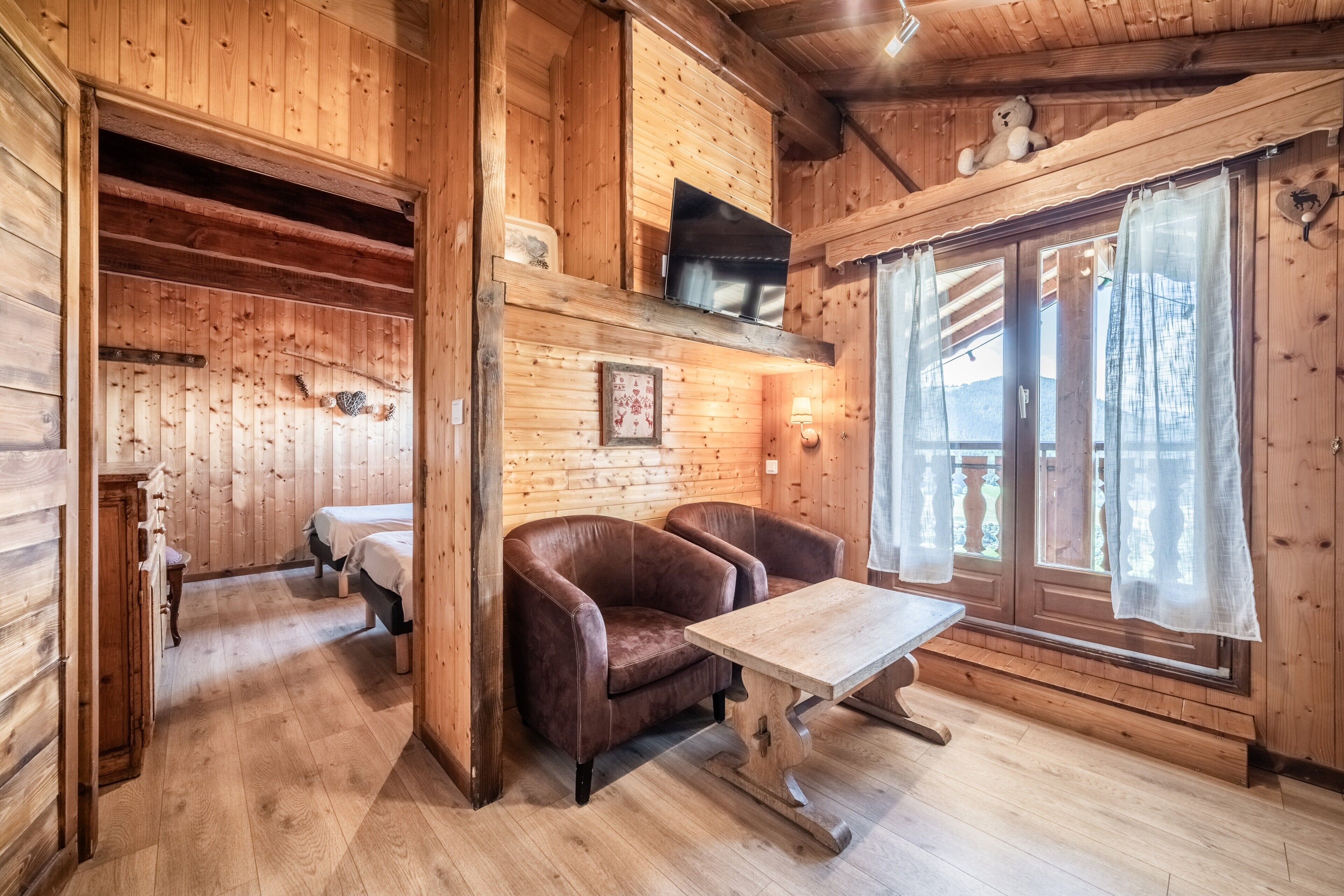 8 chambres, fer et planche à repasser, Wi-Fi gratuit, draps fournis