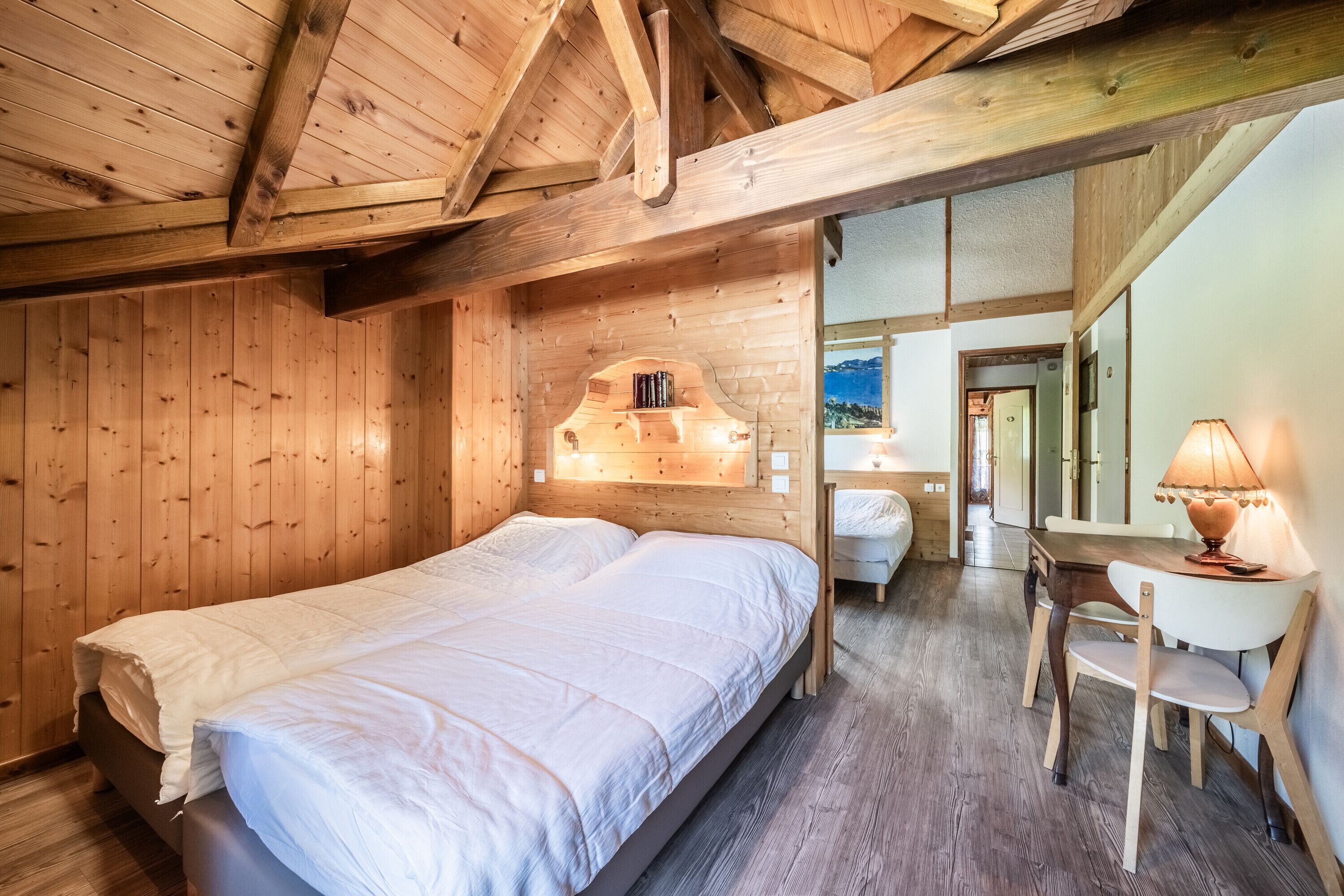 8 slaapkamers, een strijkplank/strijkijzer, gratis wifi, beddengoed