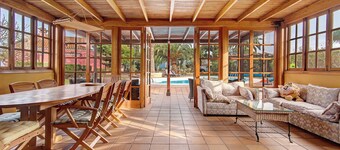 Country House 'Finca Madroñal' with Mountain Views, Wi-Fi and Air Conditioning