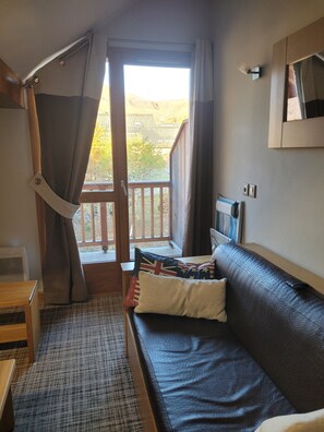 TV - Apartment 'Les Balcons Des Aiguilles' with Balcony (Fontcouverte-la-Toussuire)