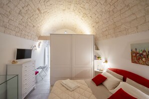 1 slaapkamer, een strijkplank/strijkijzer, gratis wifi, beddengoed