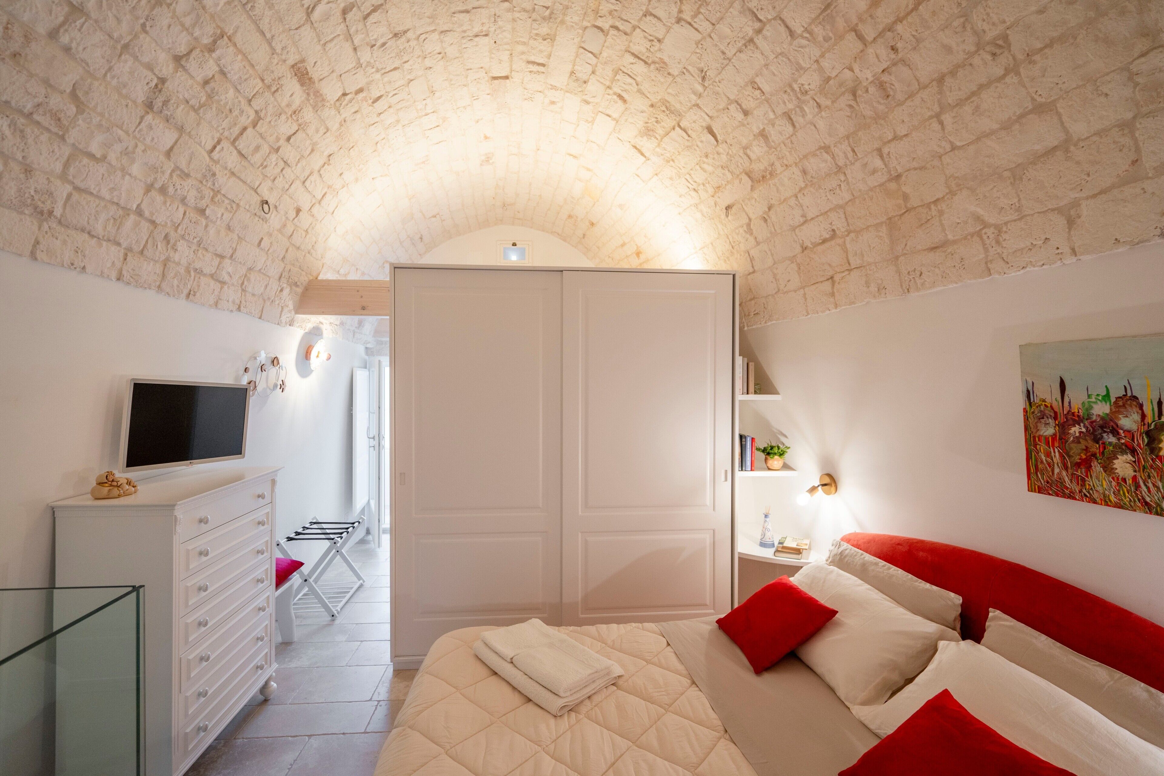 1 slaapkamer, een strijkplank/strijkijzer, gratis wifi, beddengoed