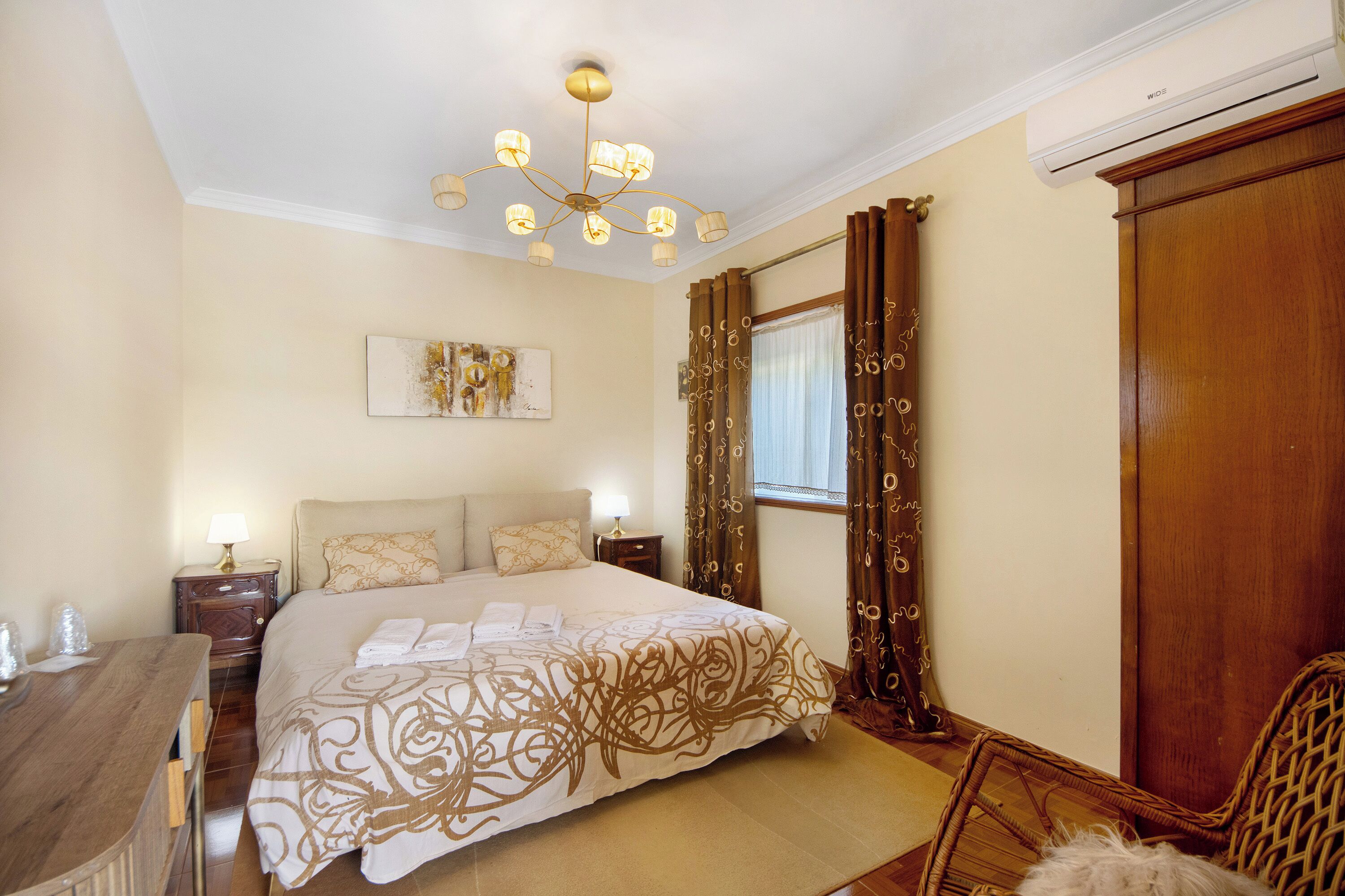 3 bedrooms, iron/ironing board, free WiFi, bed sheets