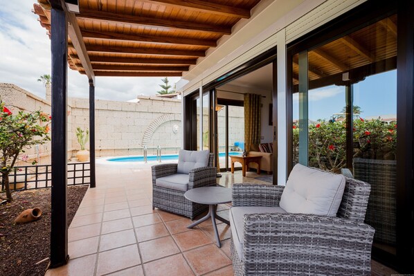 Terrace/patio - Villa "Palm" Sea View, Heated Pool & Wi-Fi (San Miguel de Abona)