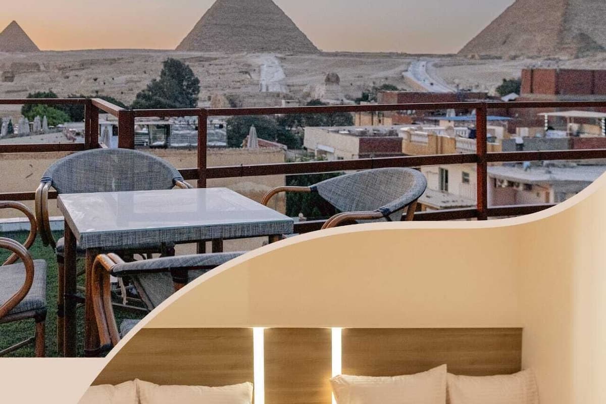 1 bedroom, Egyptian cotton sheets, premium bedding, pillowtop beds