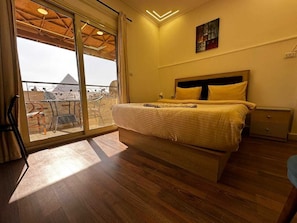 Family Quadruple Room | 1 bedroom, Egyptian cotton sheets, premium bedding, pillowtop beds