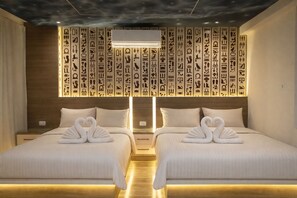 Royal Triple Room, Multiple Beds, Non Smoking, City View | Egyptian cotton sheets, premium bedding, pillowtop beds, minibar - Narmer Pyramids View (Giza)