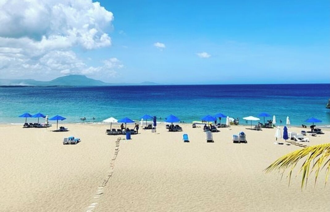 サンラウンジャー、ビーチタオル