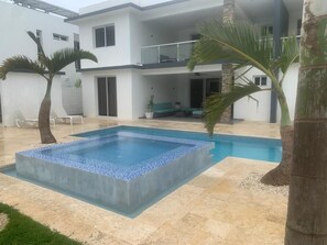 Outdoor pool - Spacious beautiful villa 5 minutes from Sosua night live and 10 from Cabarete. (Sosúa)