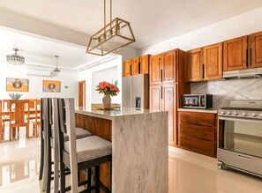 Fridge, microwave, oven, stovetop - Spacious beautiful villa 5 minutes from Sosua night live and 10 from Cabarete. (Sosúa)