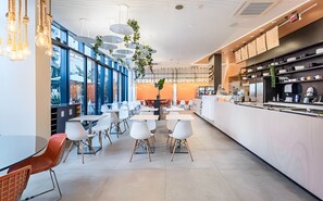 Dining - Studio Helbor Stay Batel - Aconchegante com Localização Premium (Rebouças Curitiba)