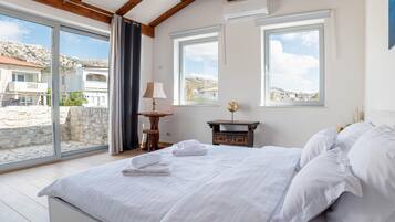 3 soverom, safe på rommet, strykejern/-brett og wi-fi (inkludert)