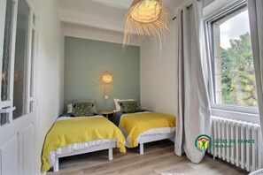 3 slaapkamers, een strijkplank/strijkijzer, gratis wifi, beddengoed