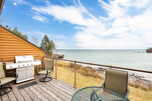 Spectacular view Lake Superior.  Spacious Lakehome on lakeshore, unit #99.