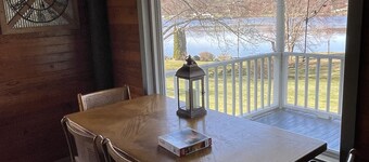 Comfy Lakefront Farmhouse - Bring Your Golf clubs, Hiking boots, or a good book!