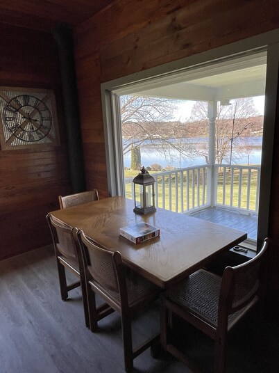Comfy Lakefront Farmhouse - Bring Your Golf clubs, Hiking boots, or a good book!