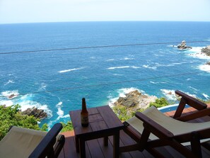 Villa de diseñador, 1 cama King size y sofá cama, vista al océano, frente al océano | Terraza o patio