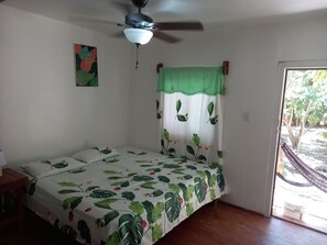 Basic Double Room | Free WiFi - Onat Caribe Hostel (Roatan)