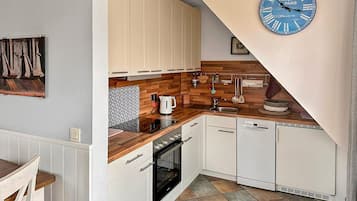 KĂŒhlschrank, Ofen, Herdplatte, GeschirrspĂŒler