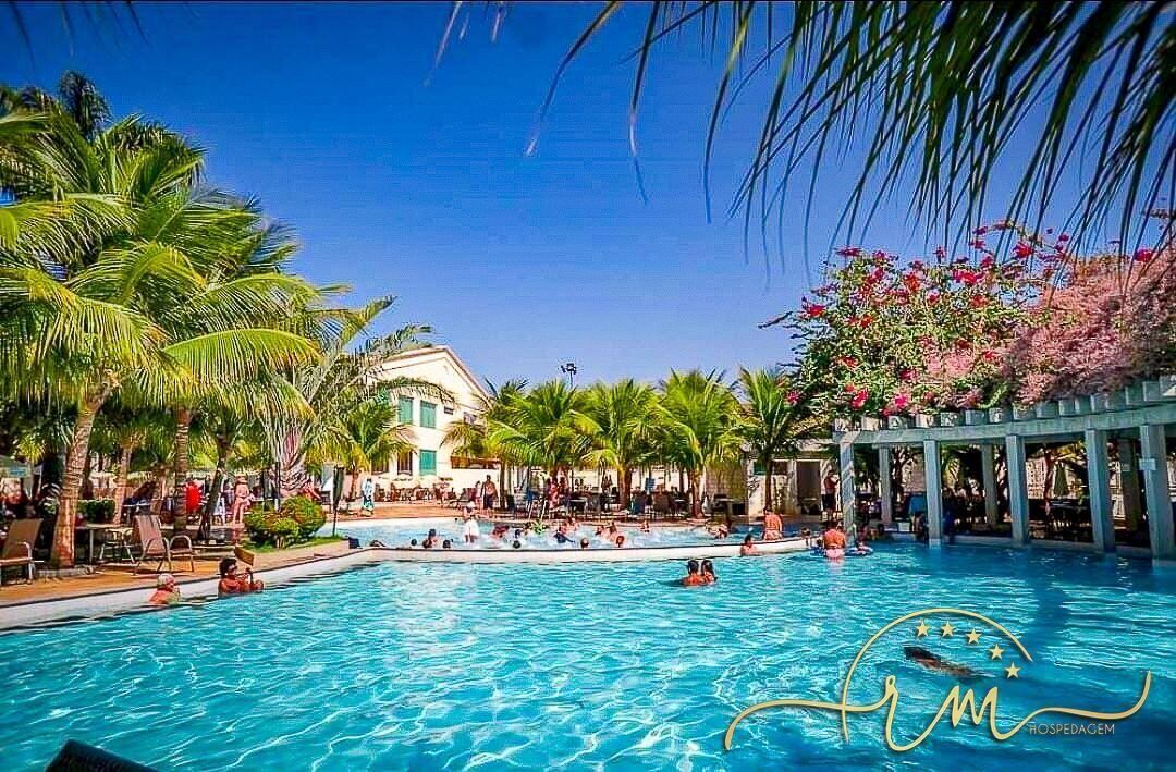 15 outdoor pools, a heated pool, pool umbrellas, pool loungers