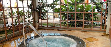 Bañera de hidromasaje exterior