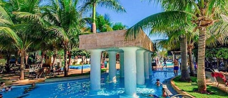 15 つの屋外プール、温水プール、営業時間 24 時間営業、プール パラソル、サンラウンジャー