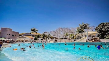 15 outdoor pools, a heated pool, open open 24 hours, pool umbrellas