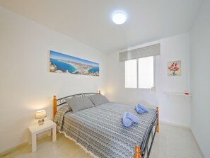 3 habitaciones, escritorio, tabla de planchar con plancha y wifi 