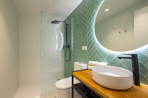 Bruser, hårtørrer, håndklæder