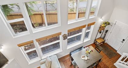 Forest Cabin Near Mt. Rainier Ntl. Park Entrance w/ Hottub-AC-WiFi-Fenced Yard