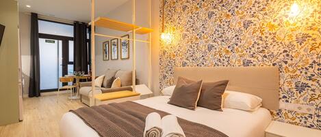 Iron/ironing board, free WiFi, bed sheets