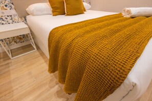Iron/ironing board, free WiFi, bed sheets