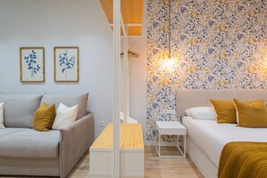 Iron/ironing board, free WiFi, bed sheets